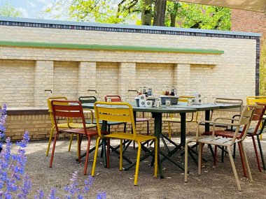 Block im Outdoor Meetingraum 