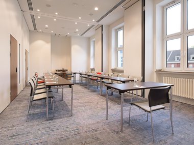 U-Form in Raum EINS bis DREI 