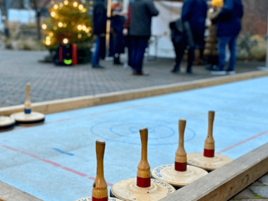 Eistockbahn mit Eisstöcken 