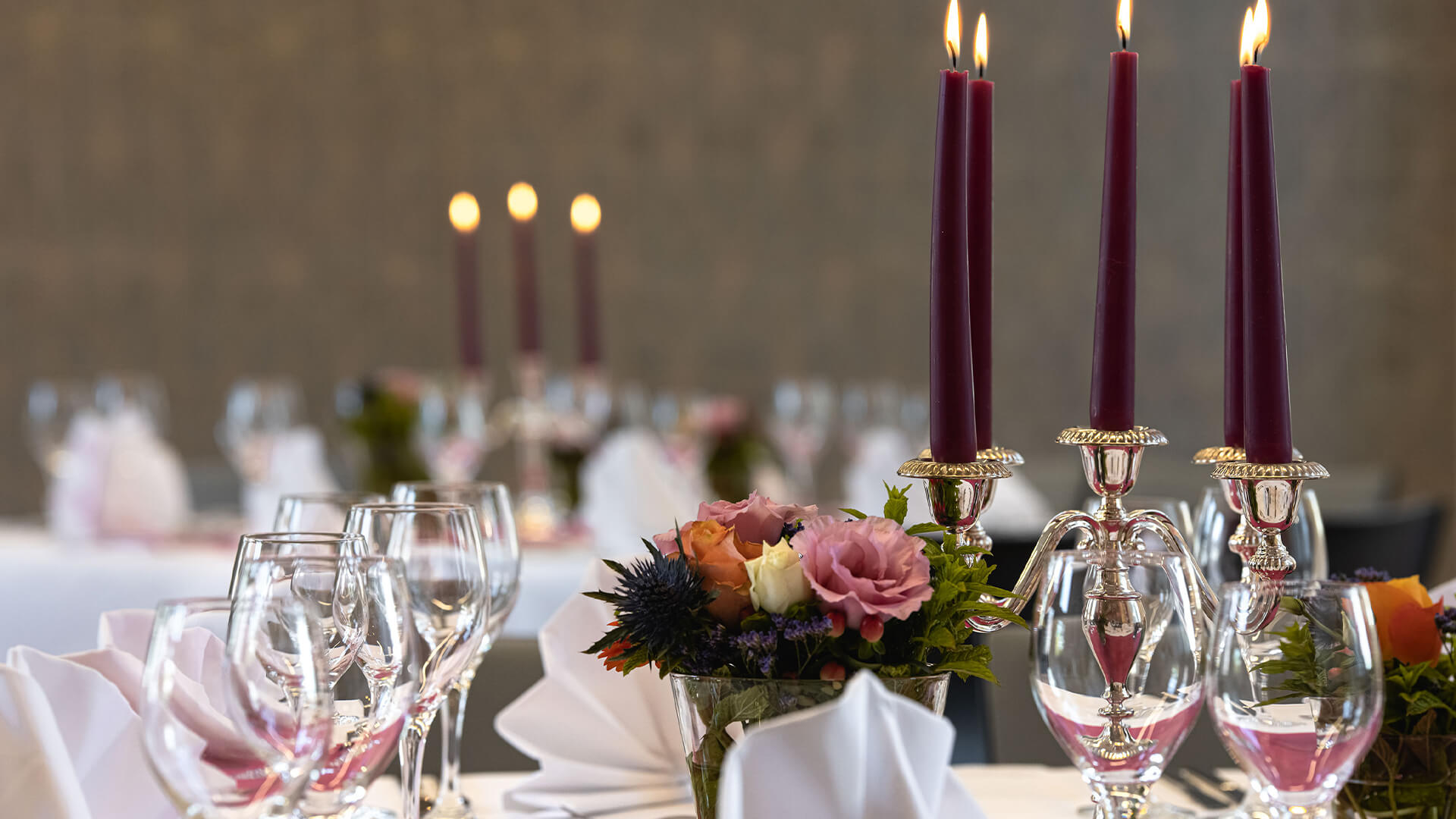 Feierlich gedeckter Tisch